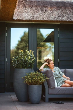 Capi Bloempot Nature Elegant Rib NL - D34 X H46cm - Donkergrijs -Decor Verkoop vaas elegant laag rib nl donkergrijs bloempot 3 4